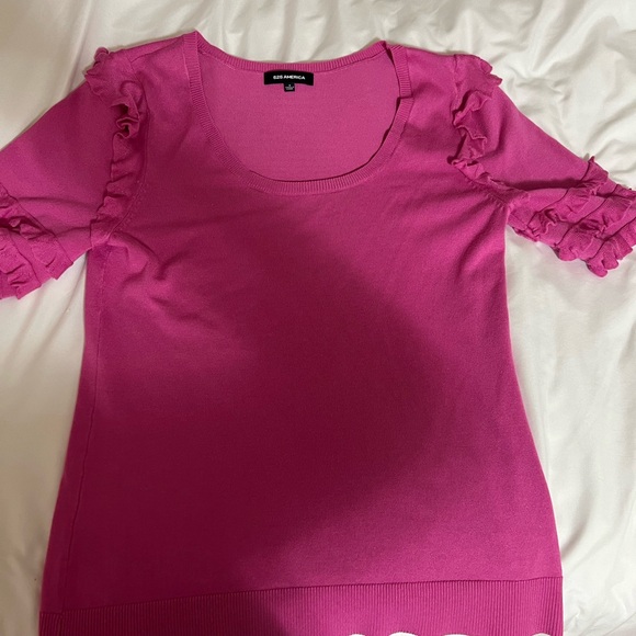 Gorgeous dressy light knit scoop neck with ruffle detail on sleeves - Picture 6 of 7